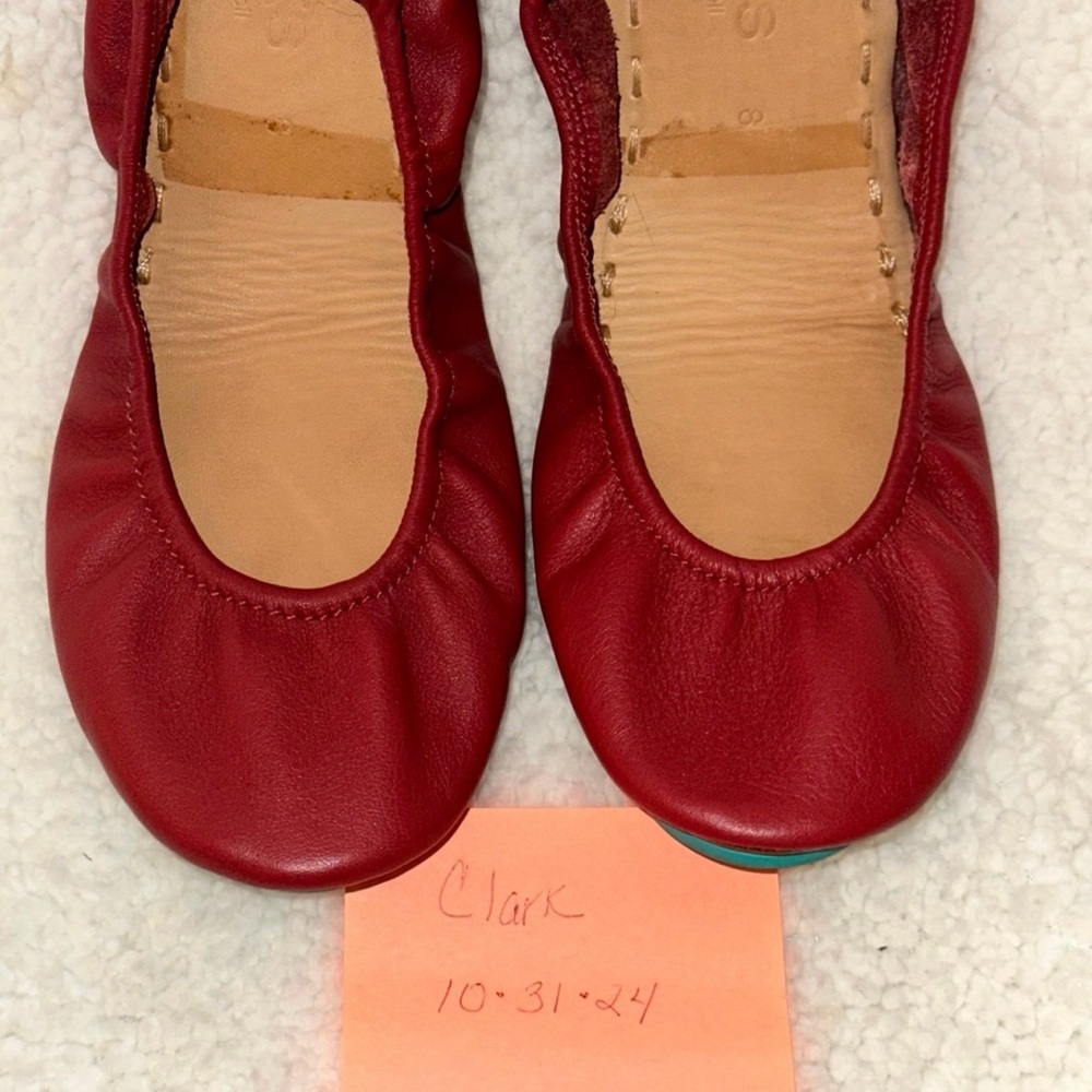 TIEKS CARDINAL RED, EUC SIZE 8